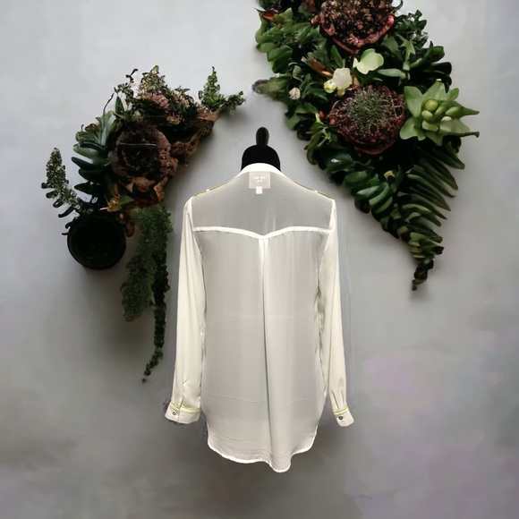 Romeo & Juliet Couture White Blouse - Picture 2 of 6